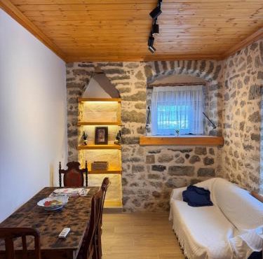 TSAGARIKO ROOMS - The old shoemaker's shop of the village