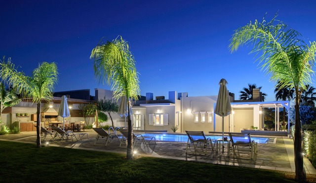 Unique Villa with Lavish outdoor area