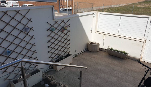 Very bright double room + patio New Hospital Area