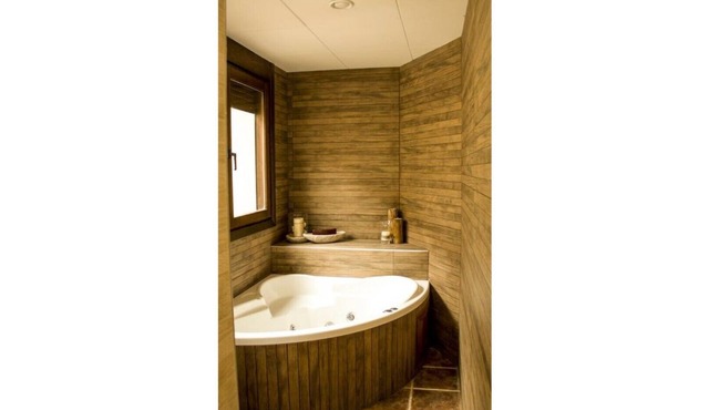 Victoria Loft with Jacuzzi I