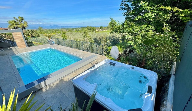VICTORY GARDA RELAIS 3-bedroom villa in fabulous Soiano with pool, Jacuzzi, WiFi