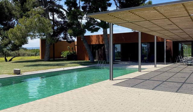 Vila Más Guardiola, spacious property with swimming pool near Port Aventura