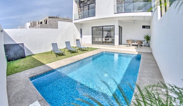 Villa 16: 5BR & Private Pool w BNayar Beach Club