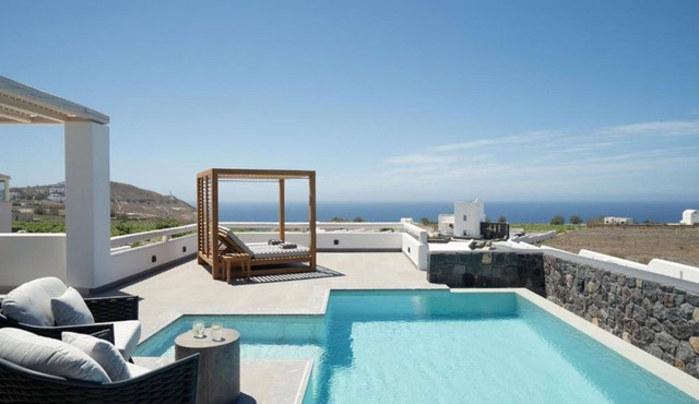 Villa Akrotiri pool & jacuzzi - My Rental Homes