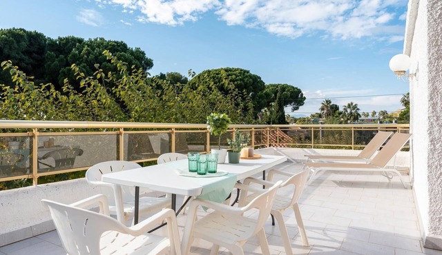 Villa at 30 m from the beach of Vilafortuny. Ideal for families with children. Cambrils