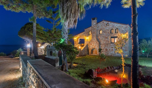 VILLA AVLOS