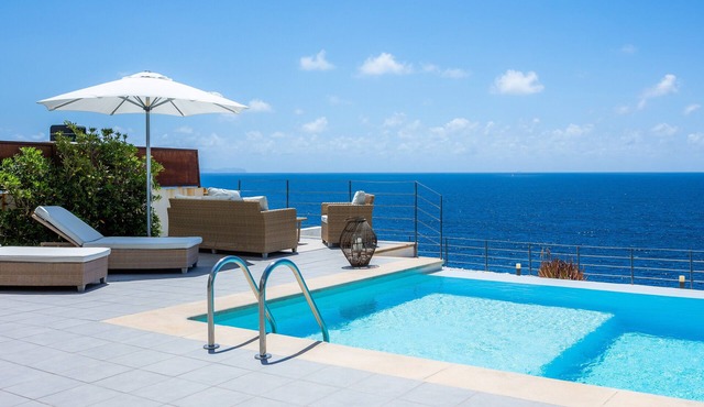 Villa 'Azul' with Shared Pool, Wi-Fi and Air Conditioning