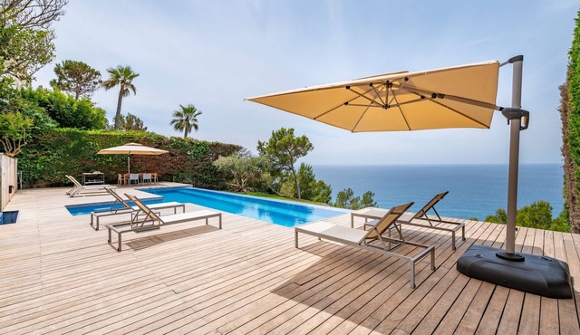 Villa Beachfront - Herce Property by Priority