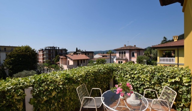 Villa Besana 100 m from lake, Salò, Italy