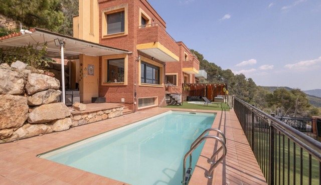 Villa 'Camarassa' with Sea Views, Wi-Fi, and Air Conditioning