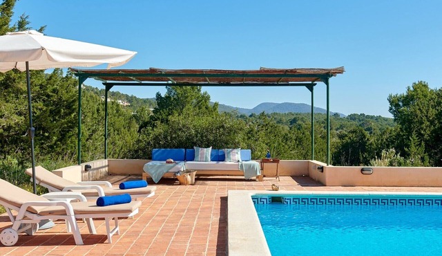 Villa 'Can Roca' with Sea Views, Wi-Fi and Air Conditioning