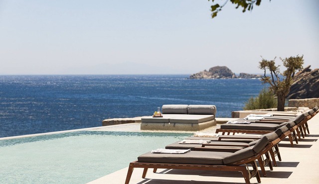 Villa Cascade - Exclusive Waterfront Villa with Infinity Pool and Hot Tub