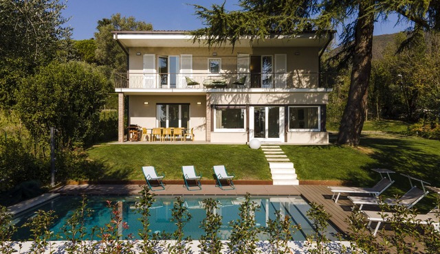 Villa dei Lauri - lake-view villa with swimming pool