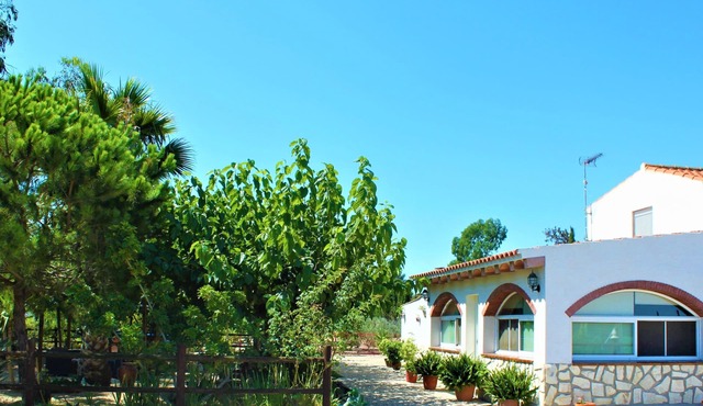 Villa Delta, 2000 m plot with pool, barbecue and private lagoon