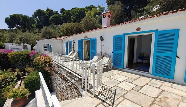Villa Eirini, glorious 4-bedroomed villa with drea
