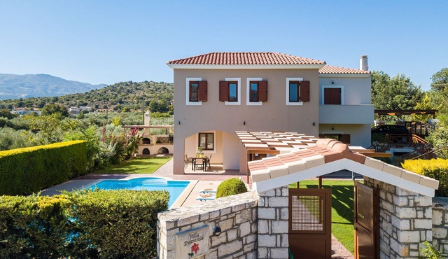 Villa Evanthia,a Place To Be!