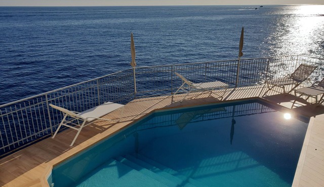 Villa con Piscina e Discesa al Mare Privata