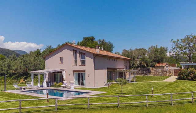 Villa Ivory