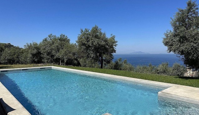 Villa Lillamora: A characteristic and welcoming two-story apartment that is part of an ancient country house with the strong charachter which derives from it actually being a restored old mill, with Free WI-FI.