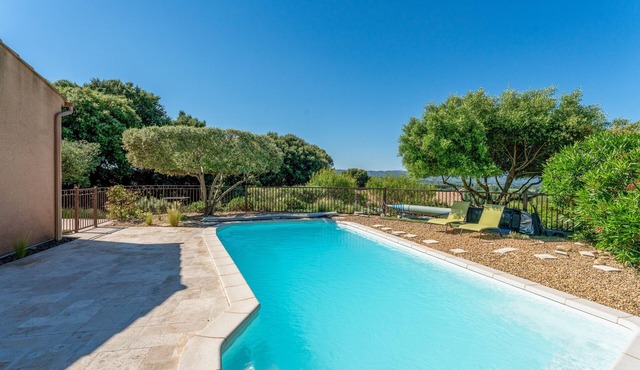 Villa 'Maison Avec Piscine Eyrargues 6p' with Mountain View, Private Pool and Wi-Fi