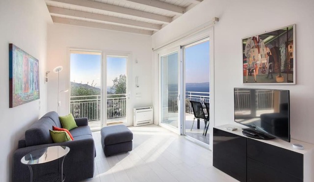 Villa Malù - APT Luisa Piscina e vista lago