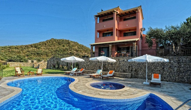 Villa Mare e Monti with jacuzzi, private heated pool, sea and mountain view