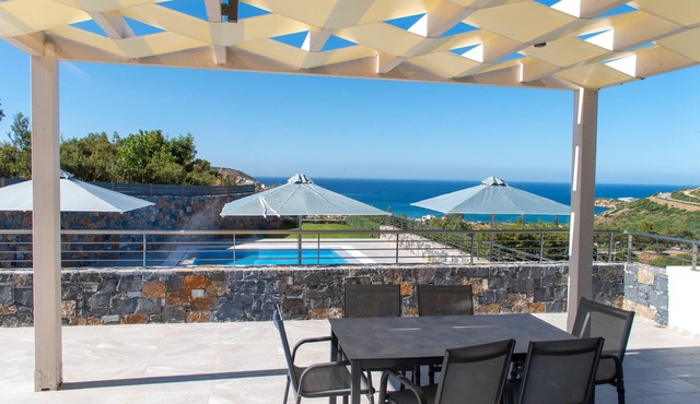 Villa Marine, New Luxury Villa with Amazing Seaview & Private Pool
