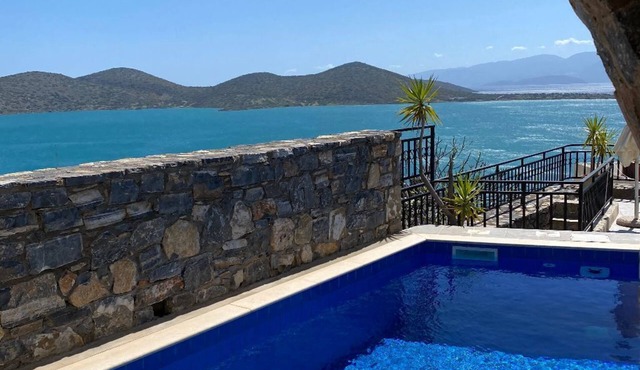 Villa Mavrikiano has breathtaking view of the sea and mountains + private pool.