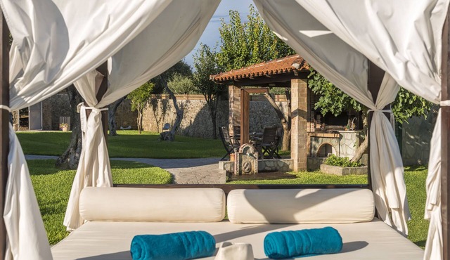 Villa Maxim, Private Pool & Tennis Court includedn
