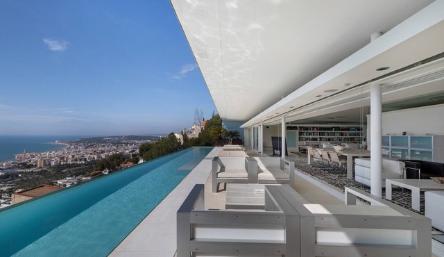 Villa 'Nirvana - Penthouse' with Sea Views, Wi-Fi and Air Conditioning
