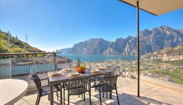 Villa Paradise View With Private Pool, Torbole sul Garda, Italy