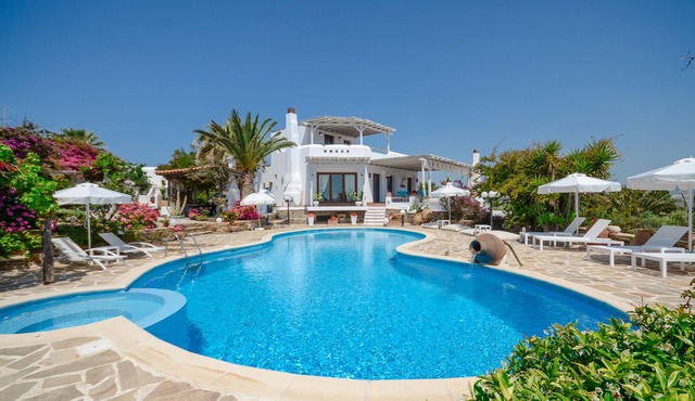 VILLA PARI MANDA - Enormous 3 Levels Villa Private Pool Jacuzzi & BBQ Sea View