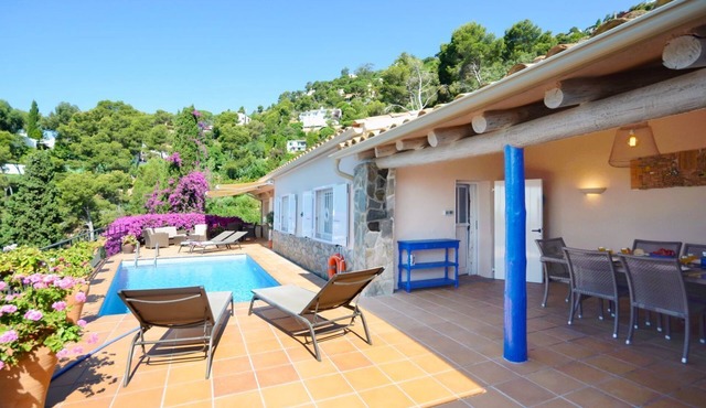 Villa Petunies - Three Bedroom Villa, Sleeps 6