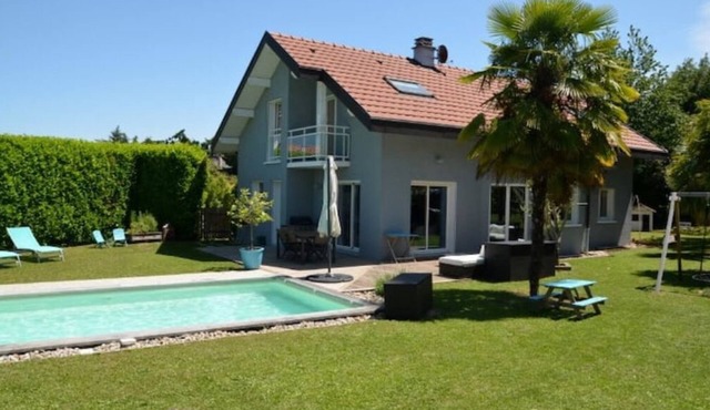 Villa, Proche Lac, Piscine, Jardin Clos, au Calme