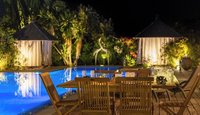 Villa Provençale with Exceptional 25m Mirror Pool - 6 to 7 Pers.