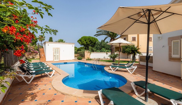 Villa 'Sa Coma' with Private Pool, Private Terrace and Wi-Fi