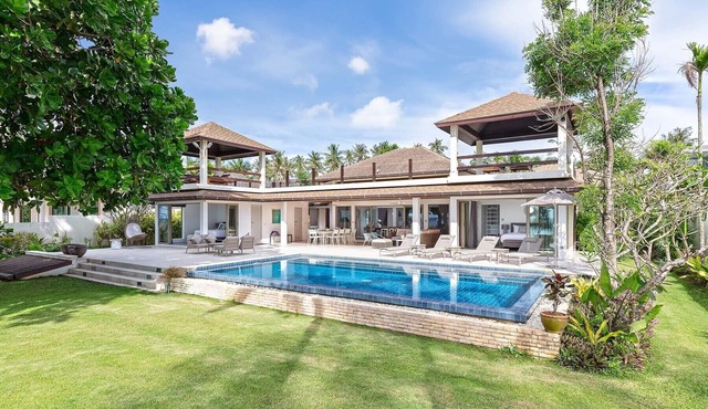 VILLA SAND. A 5-bedroom beachfront villa, perfect for families!