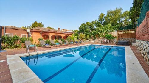 Villa Sitges Soledad 15 minutes drive from Sitges XXL swimming pool 12 p