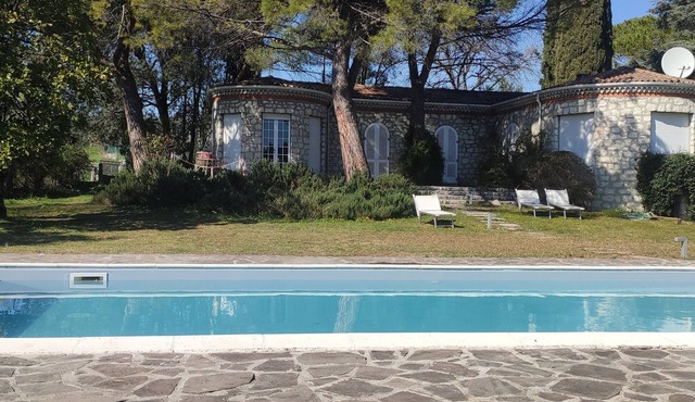 VILLA SOFIA Lake view. Large salt water pool.