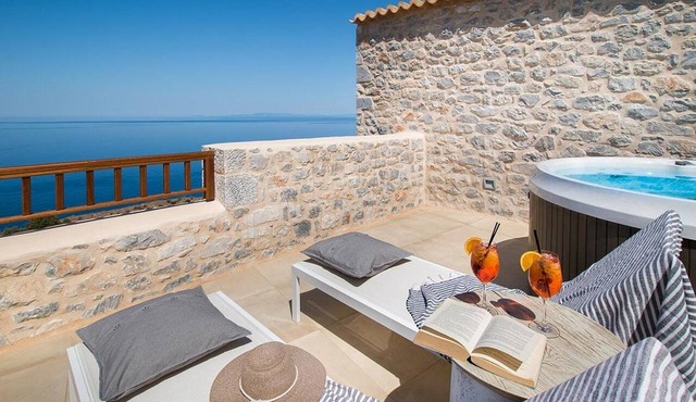 Villa Solyra, Divine Sea Views, Private Hot Tub, Furnished Terrace, Shared.
