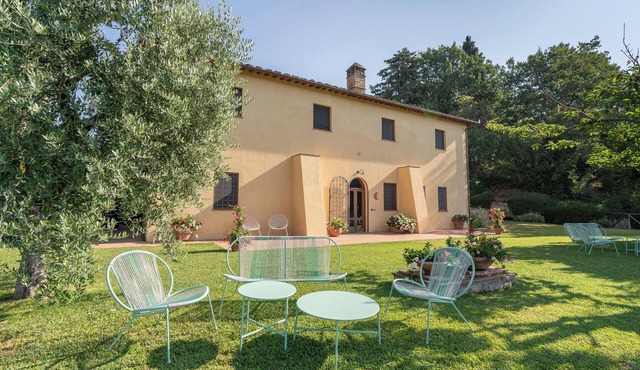 Villa Spoianello, with Infinity Pool in Chianti.