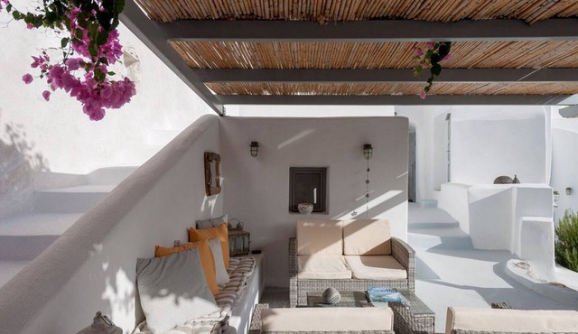 Villa 'Sun Wind Santorini' with Private Pool, Wi-Fi and Air Conditioning