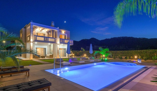Villa Telchini - Four Bedroom Villa, Sleeps 8