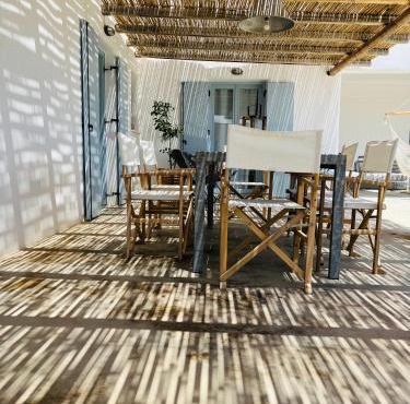 VILLA THEIA - SELENE , appartement de charme pour 4 à 6 personnes prés de la plage et du village de Koufonissi