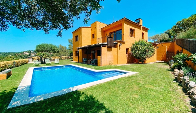 Villa 'Tres Olivos - Begur' with Mountain View, Wi-Fi and Air Conditioning