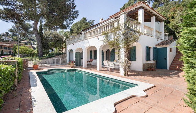 Villa with Pool 700 Meters from the Beach