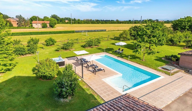 Villa with private pool, Casa delle Noci Country House, Pool and Spa