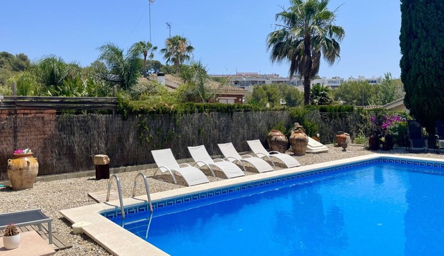 VILLA WITH PRIVATE POOL IN FRONT OF THE SEA, BARBECUE IN TARRAGONA