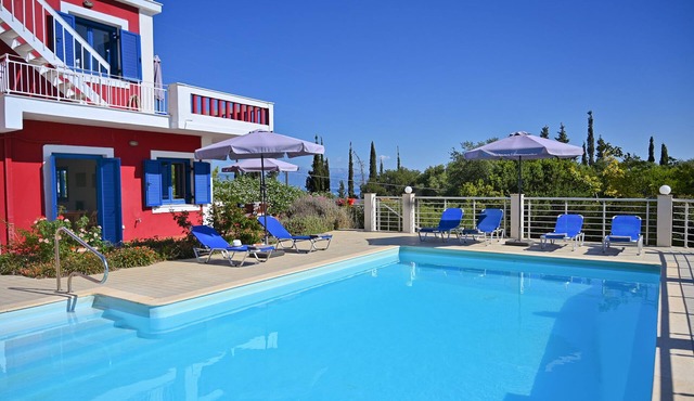 VILLA WITH TOTAL PRIVACY AND WALK DISTANCE TO THE BEACH AND FISKARDO CENTRE