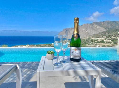 Villa Zina mit Infinity-Pool und Meerblick